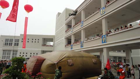 高空跳楼1.jpg 高空跳楼1.jpg