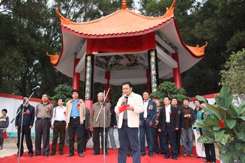 莆田市地震局副局长林维平主持揭牌仪式.JPG 莆田市地震局副局长林维平主持揭牌仪式.JPG